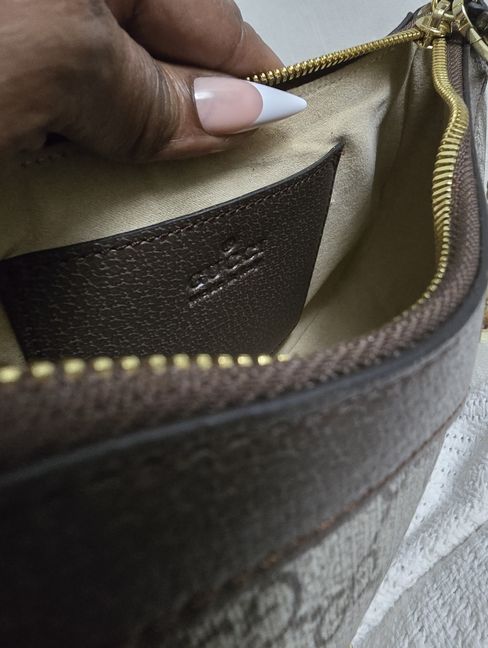 Gucci Beige/Brown GG Supreme Canvas Crossbody with Green-Red Strap - Picture 13 of 16